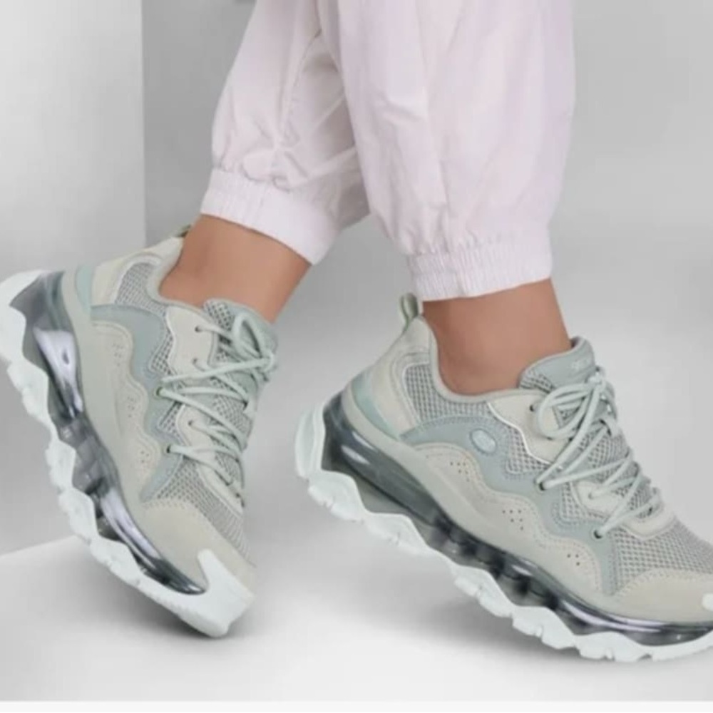 SKECHERS "Uno Chaos" Shoes - Women's size 7